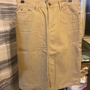 Women’s skirt size 4
